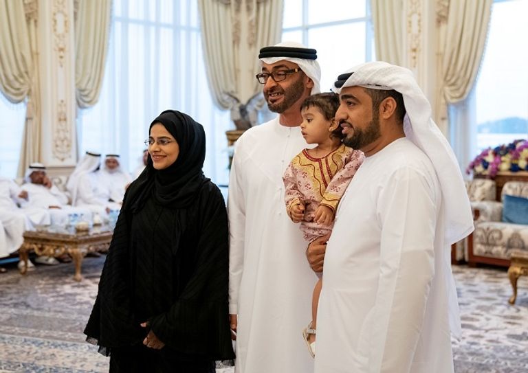 الشيخ محمد بن زايد يستقبل فريق عمل مبادرة "أمنتك بلادك"