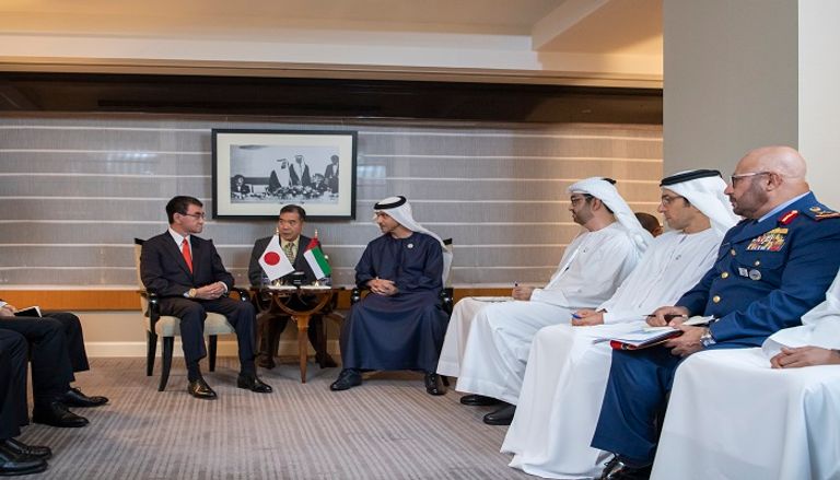 الشيخ هزاع بن زايد آل نهيان ووزير الدفاع الياباني