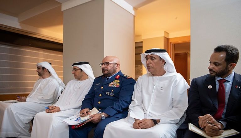 الشيخ هزاع بن زايد آل نهيان ووزير الدفاع الياباني