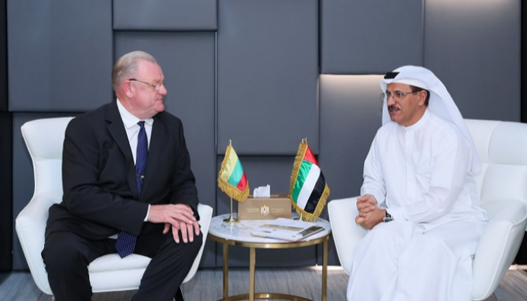  لقاء وزير الاقتصاد الإماراتي ومستشار حكومة ليتوانيا