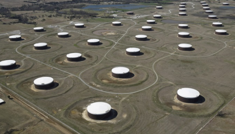 خزانات تخزين النفط في مركز كاشينج بالولايات المتحدة- رويترز