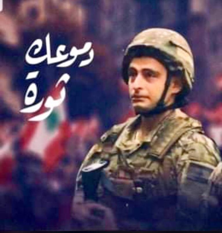 دموع جنود الجيش اللبناني تعبر عن معاناة المحتجين