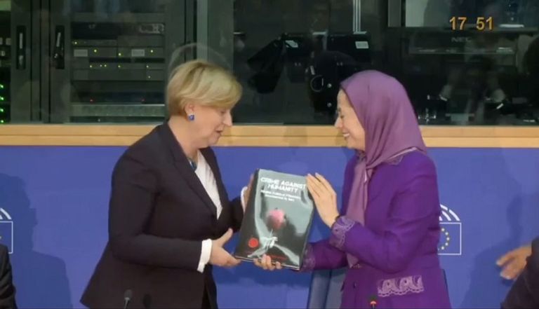 مريم رجوي زعيمة المعارضة الإيرانية