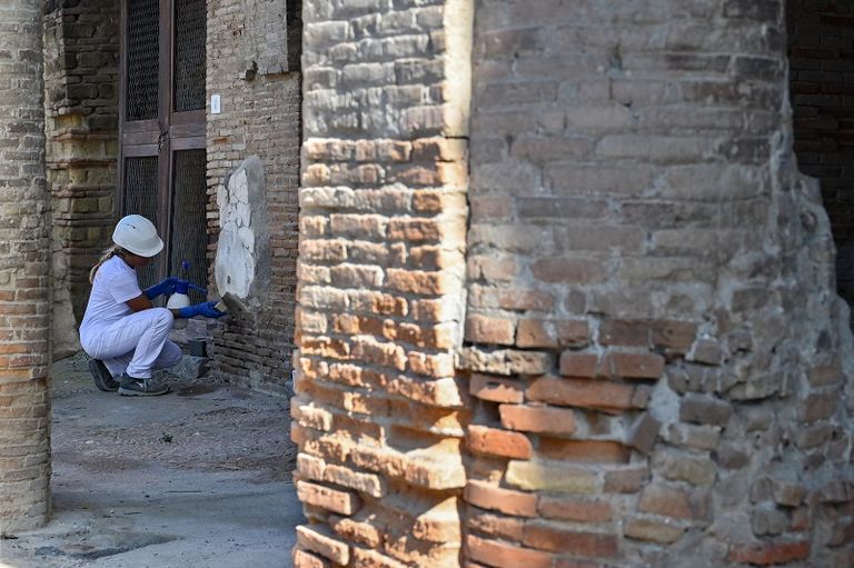 الموقع يتميّز بجدارياته الجميلة