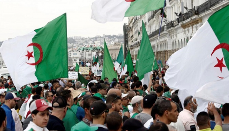 استمرار الجدل حول الانتخابات وغضب الجزائريين من رئيسهم المؤقت.. أبرز أحداث الأسبوع