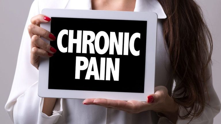 ثلاثة أرباع المصابين بالتهاب المفاصل يعتقدون أن آلامهم تتأثر بالطقس