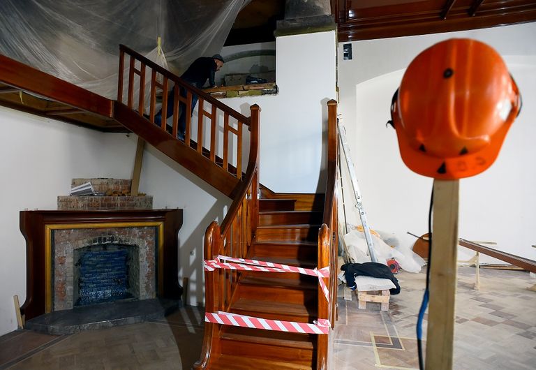 قصر الإسكندر في سان بطرسبورج