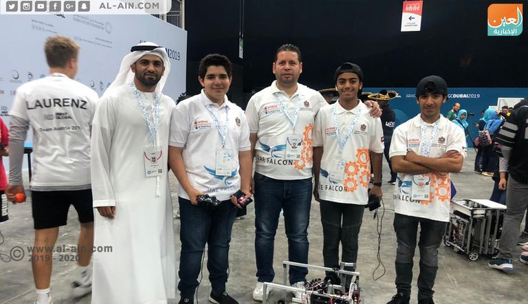 الفريق الإماراتي المشارك في بطولة العالم للروبوتات والذكاء الاصطناعي