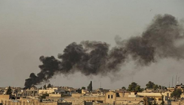 الدخان يتصاعد جراء القصف التركي شمالي سوريا