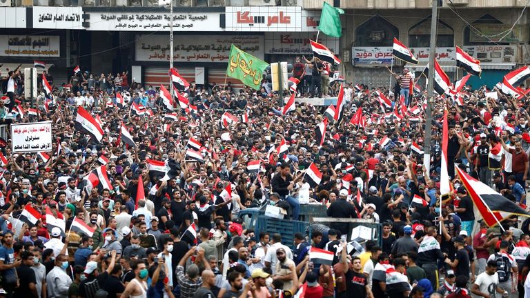 نساء عراقيات يشاركن في الاحتجاجات