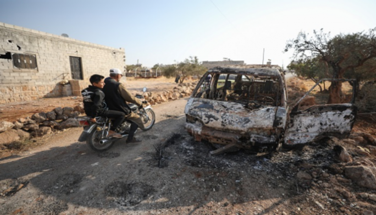 حافلة محترقة جراء عملية استهداف البغدادي في باريشيا السورية