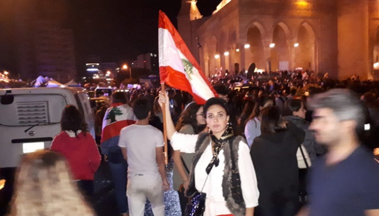 مادلين طبر خلال مشاركتها في مظاهرات لبنانية