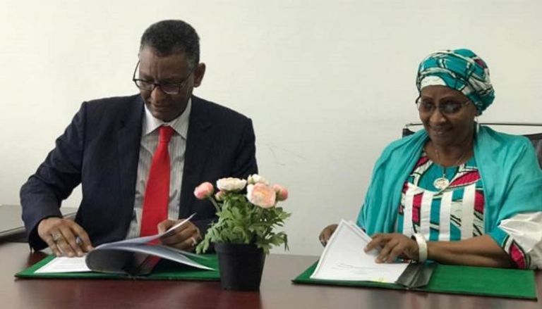 جانب من توقيع اتفاقية استضافة المركز القاري في السودان