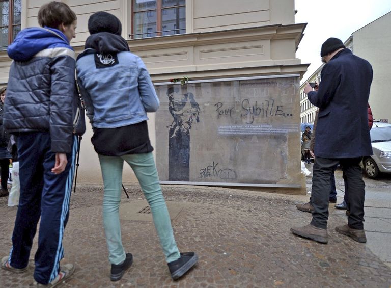 جرافيتي لفنان الشارع البريطاني بانكسي في كوينز بنيويورك