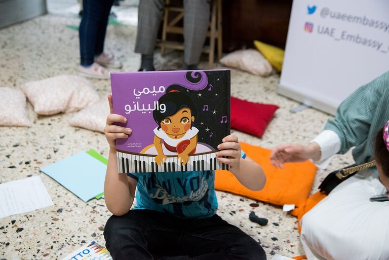 "كلمات" دعمت المنظمات بالكتب ضمن مبادرة "تبني مكتبة"