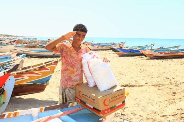 مساعدات غذائية إماراتية لأهالي موشج بالساحل الغربي اليمني