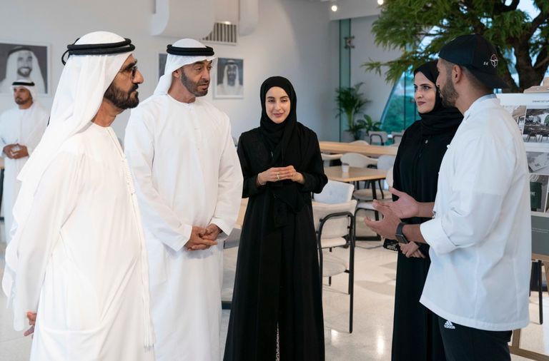 الشيخ محمد بن راشد آل مكتوم والشيخ محمد بن زايد آل نهيان يفتتحان مركز الشباب بأبوظبي