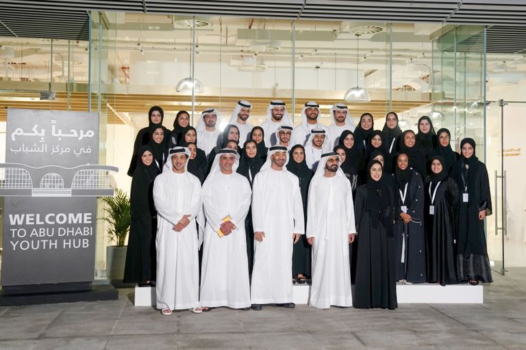 الشيخ محمد بن راشد آل مكتوم والشيخ محمد بن زايد آل نهيان يفتتحان مركز الشباب بأبوظبي