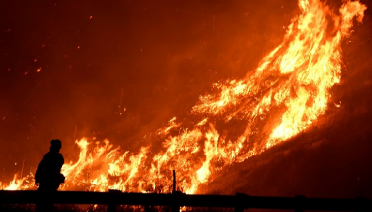 اندلاع حرائق شديدة في غابات كاليفورنيا