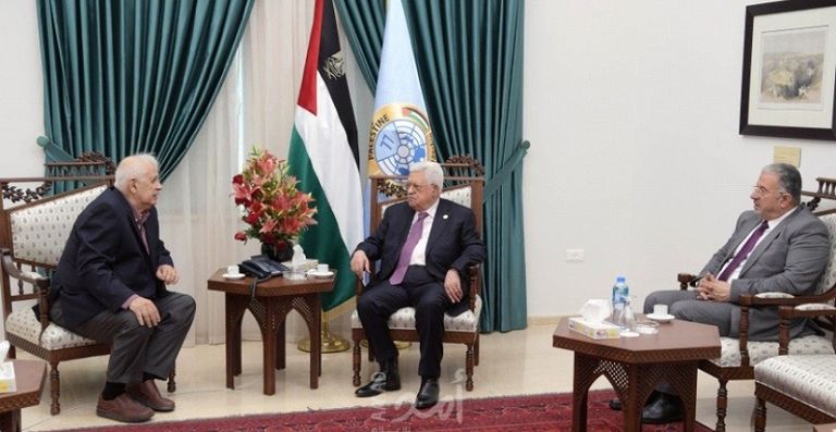 لقاء الرئيس عباس ورئيس اللجنة المركزية للانتخابات في فلسطين ناخبة فلسطينية تدلي بصوتها خلال انتخابات سابقة