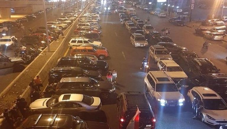 السيارات تبدأ بإغلاق الطرقات في بيروت
