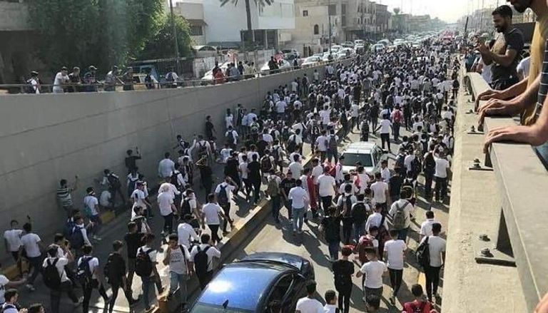 العراقيون يحتشدون في الشوارع والطرقات