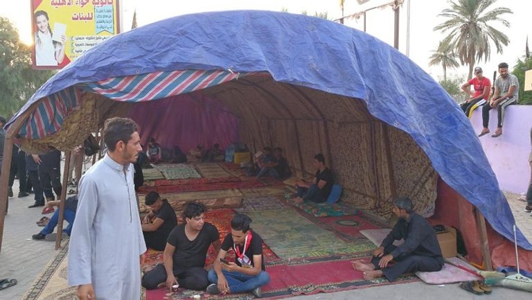 العراقيون يحتشدون في الشوارع والطرقات