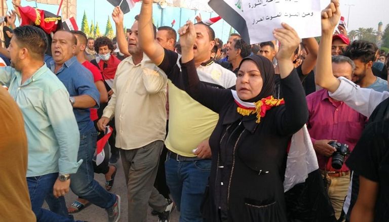 العراقيون يحتشدون في الشوارع والطرقات