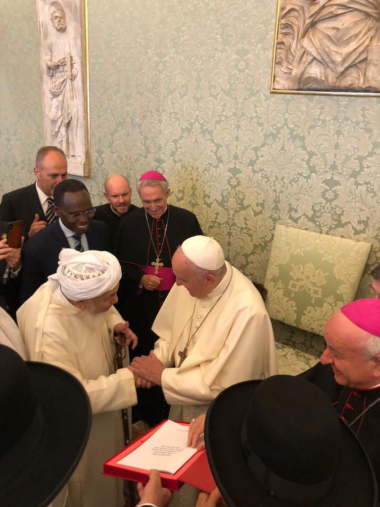 الشيخ عبدالله بن بيّه مع بابا الكنيسة الكاثوليكية