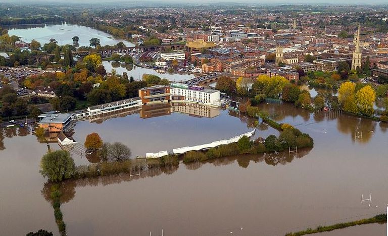 مياه عدة أنهار فاضت على ضفافها جراء الأمطار