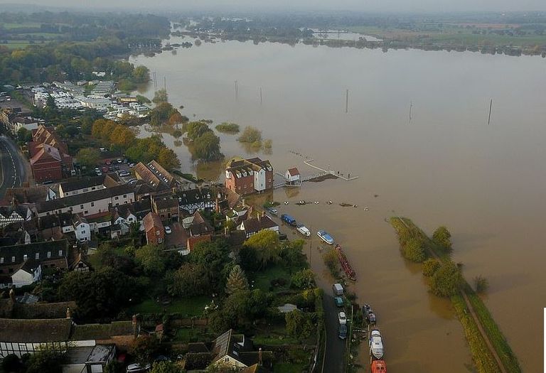 مياه عدة أنهار فاضت على ضفافها جراء الأمطار