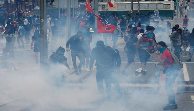 الاحتجاجات تتواصل في تشيلي رغم استجابة الحكومة - رويترز