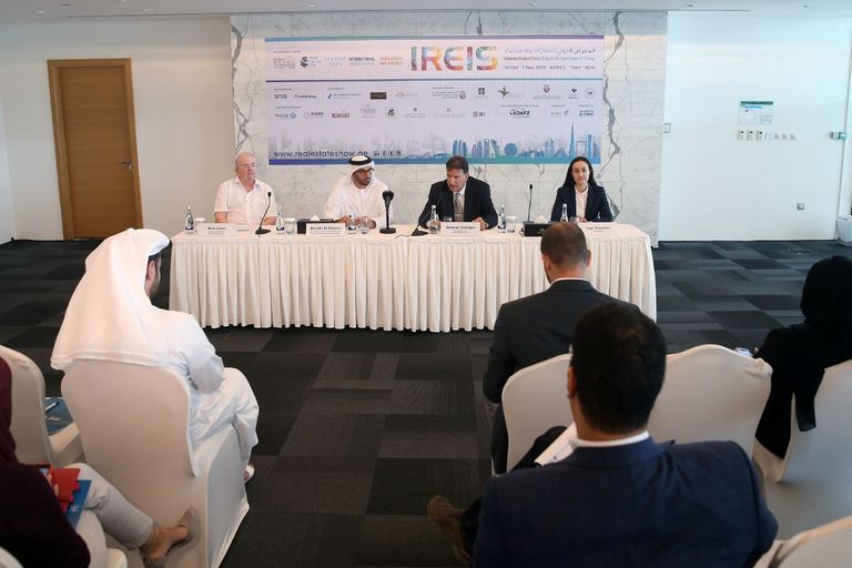 جانب من المعرض الدولي للعقارات والاستثمار "آيريس" جانب من مؤتمر  الإعلان عن تفاصيل المعرض الدولي للعقارات والاستثمار