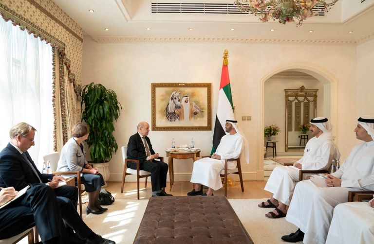 الشيخ محمد بن زايد آل نهيان ووزير الخارجية الفرنسي جون إيف لودريان