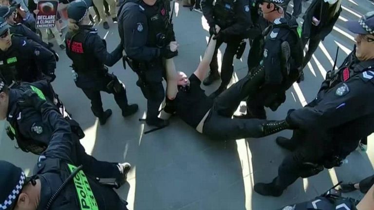 اعتقال 20 ناشطاً بيئياً في أستراليا - صورة 6