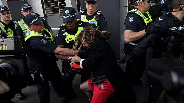 اعتقال 20 ناشطاً بيئياً في أستراليا - صورة 10