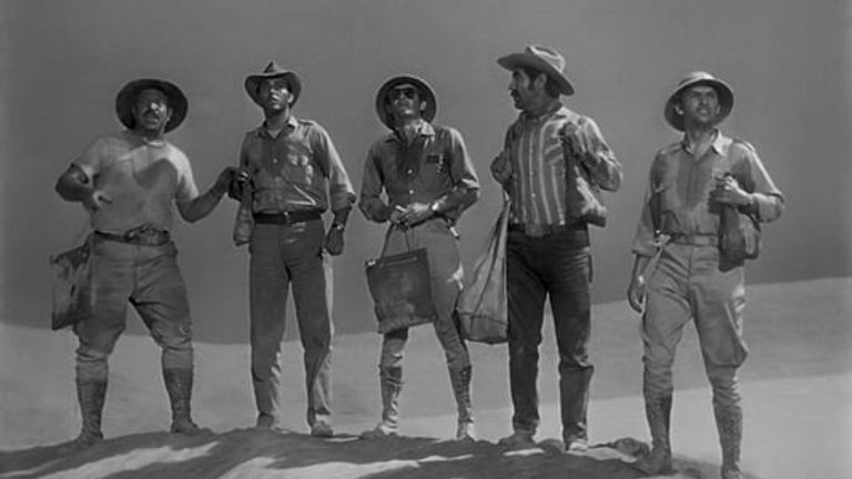 لقطة من الفيلم المكسيكي"الدفنات الثلاث"