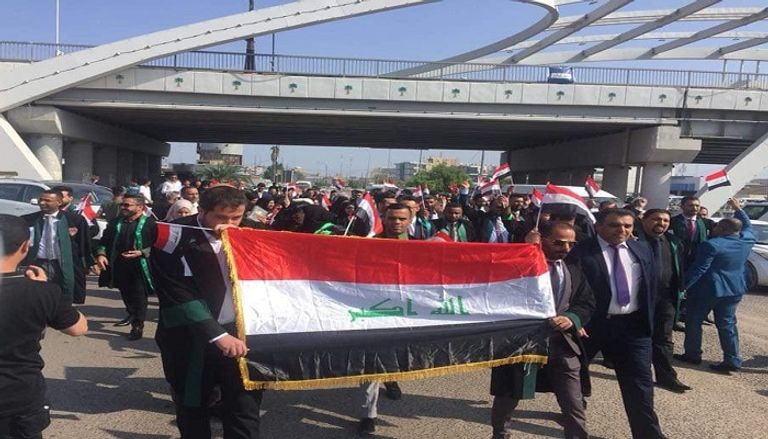 العراقيون يتظاهرون ضد الفساد والتدخل الإيراني