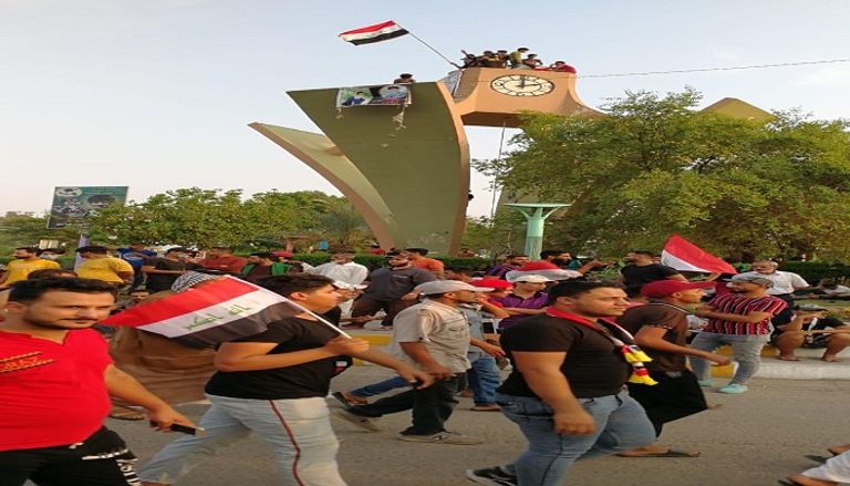 العراقيون يتظاهرون ضد الفساد والتدخل الإيراني