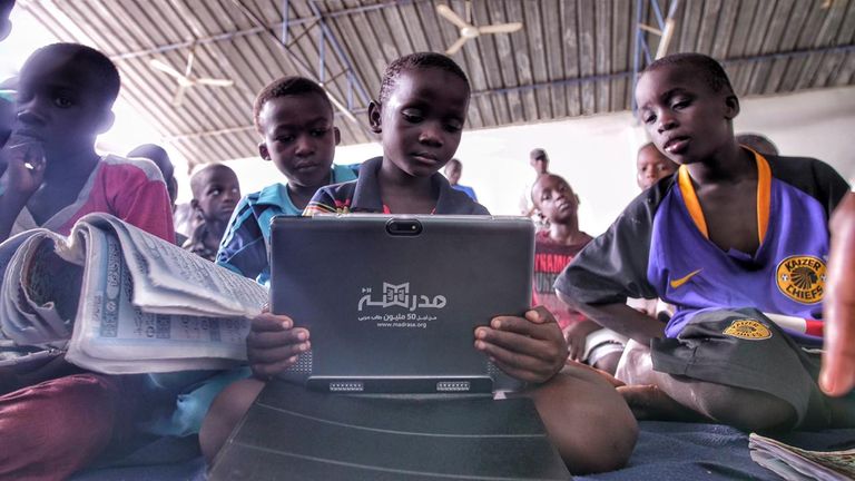 منصة "مدرسة" الإماراتية توفير محتواها التعليمي لطلاب السنغال