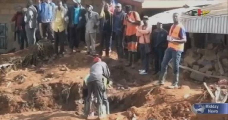 فرق الإنقاذ تبحث عن ناجين تحت أنقاض المنازل المدمرة في الكاميرون