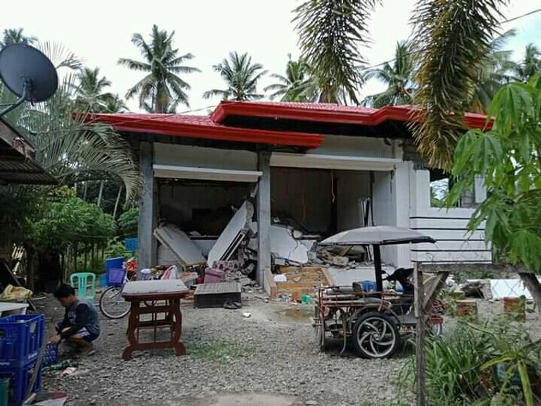 من آثار زلزال ضرب مينداناو الفلبينية