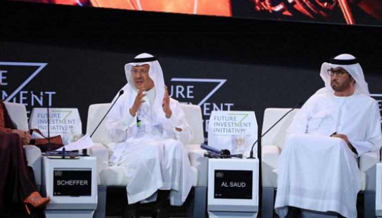 الدكتور سلطان الجابر ووزير الطاقة السعودي خلال مؤتمر 