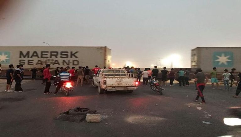 احتجاجات العراقيين توقف العمل بميناء أم قصر بالبصرة