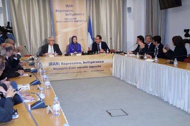 مريم رجوي زعيمة المعارضة الإيرانية بالخارج