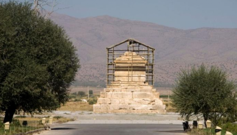 مقبرة الملك الفارسي القديم كوروش - أرشيفية