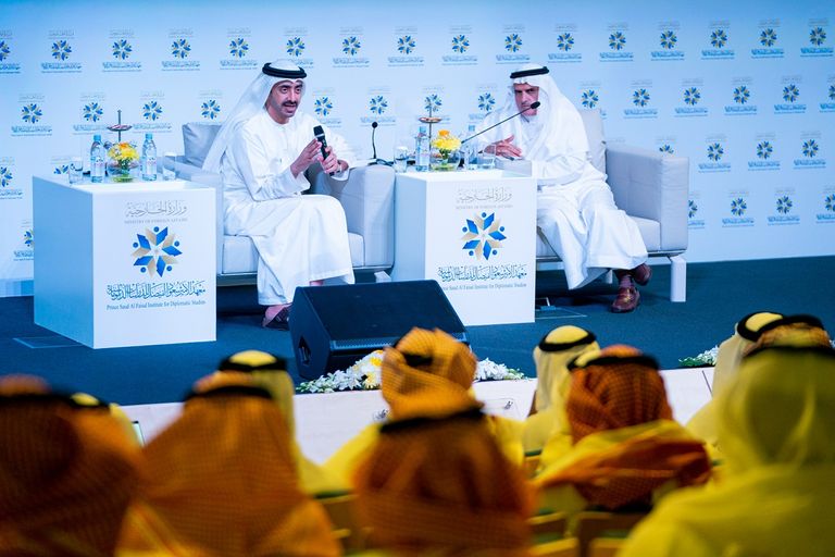 الشيخ عبدالله بن زايد آل نهيان خلال زيارته لجامعة الملك فيصل