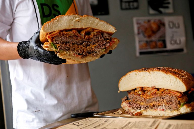 أكبر شطيرة برجر في تايلاند