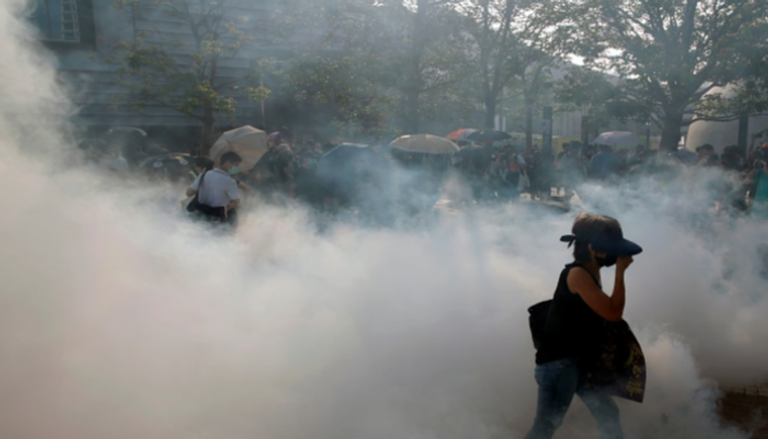 الغاز المسيل للدموع في مظاهرات هونج كونج - رويترز