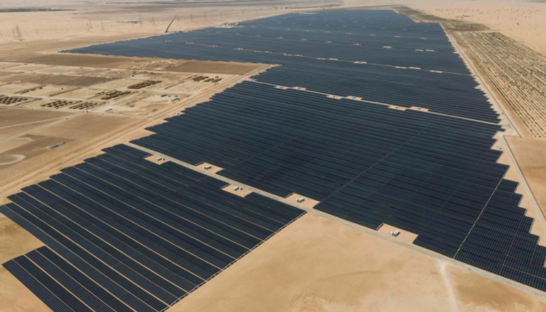 نور أبوظبي أكبر محطة طاقة شمسية بالعالم